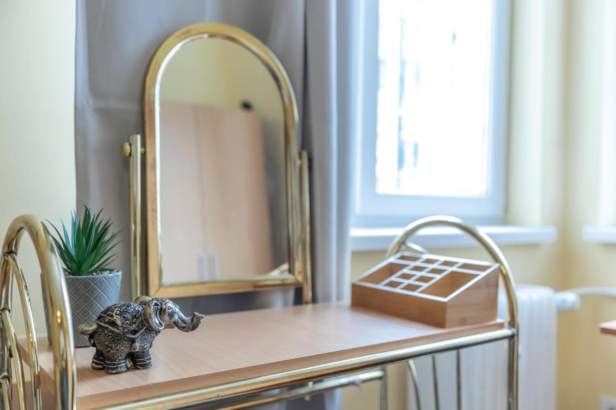 Vintage Home By Ndk And Vitosha Blvd With Free Secured Parking Sofia Esterno foto